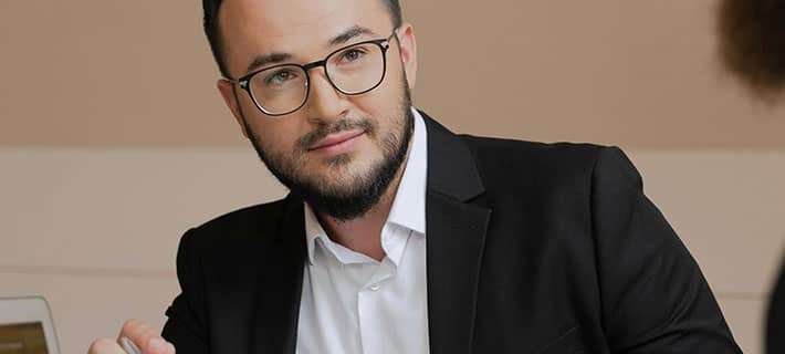 photo d'un courtier en assurance