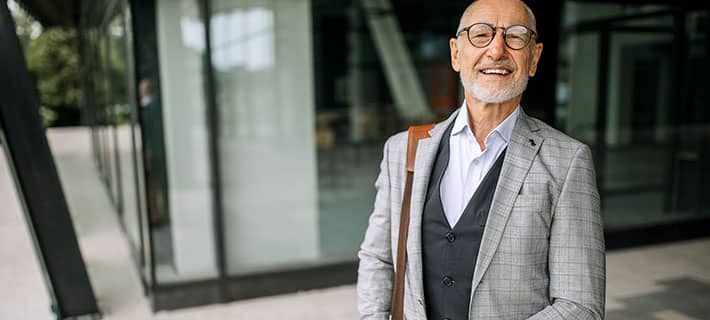 Senior partant à la retraite