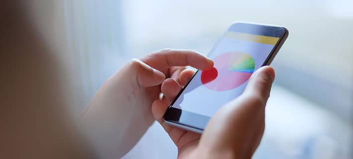 Photo d'un téléphone pour suivre les dépenses